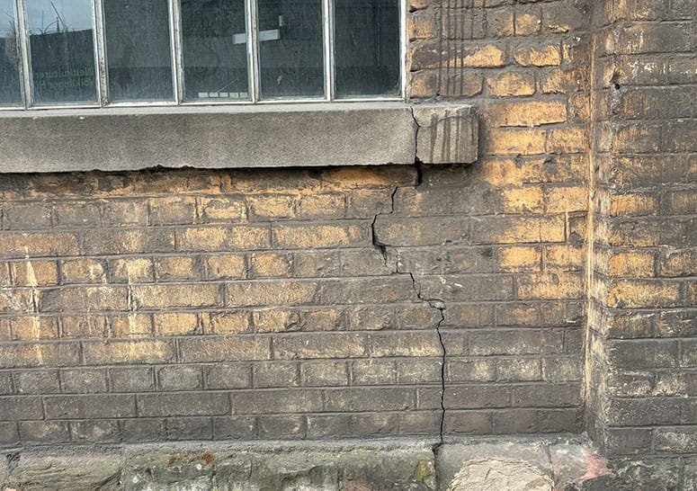 Rissbildung an der Außenfassade